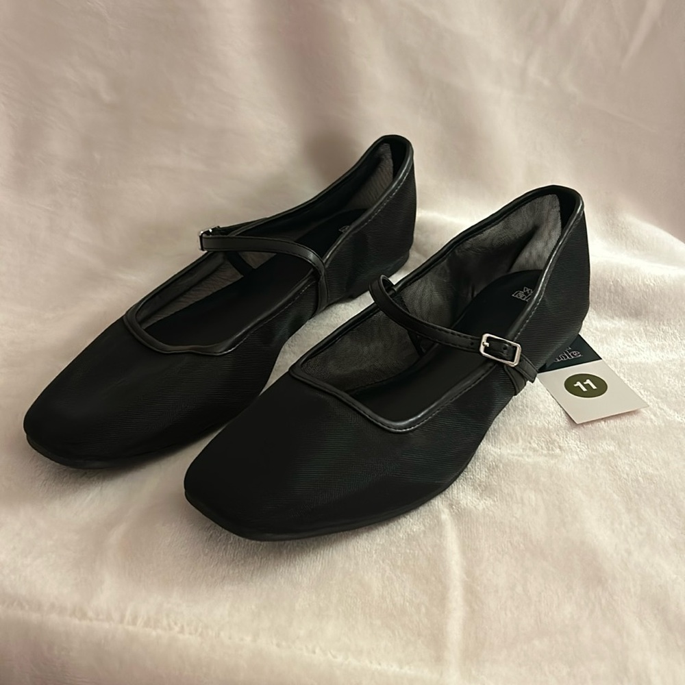 Black Mary Jane Flats-NWT